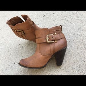 Rustic chestnut western style boots